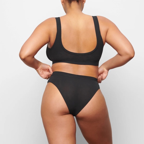 SKIMS Blue Summer Mesh Scoop Bralette - Picture 9 of 10